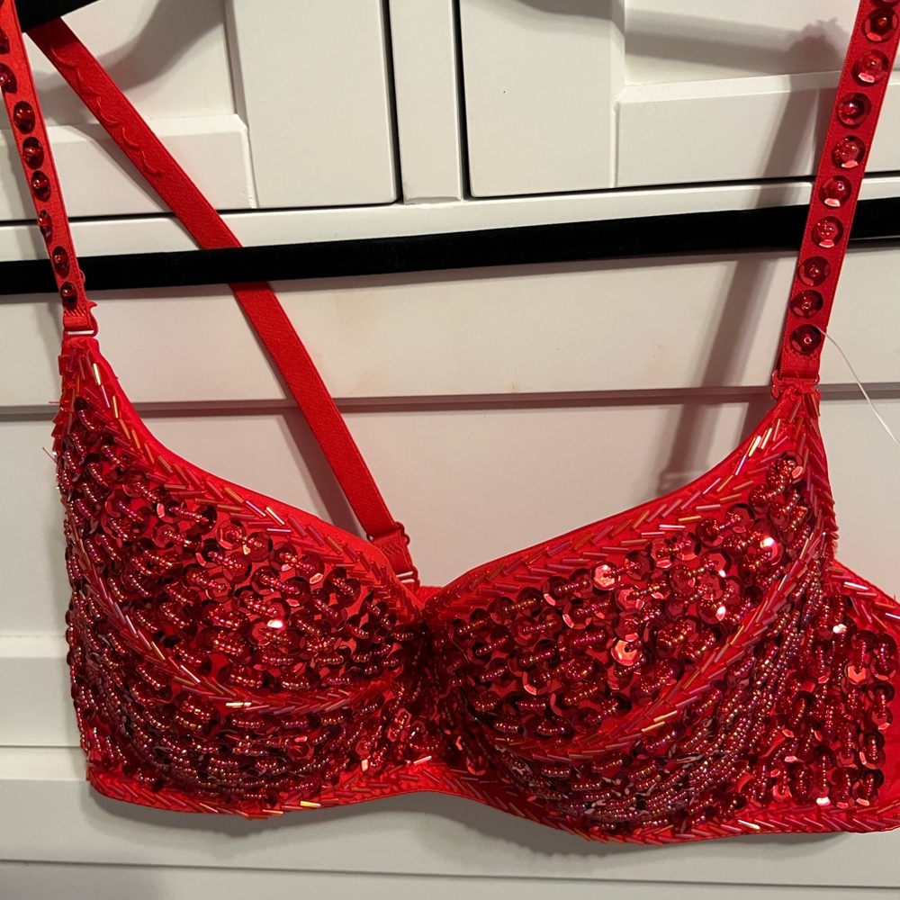 Red Sequent bra size L. See matching belly dancing scarf.